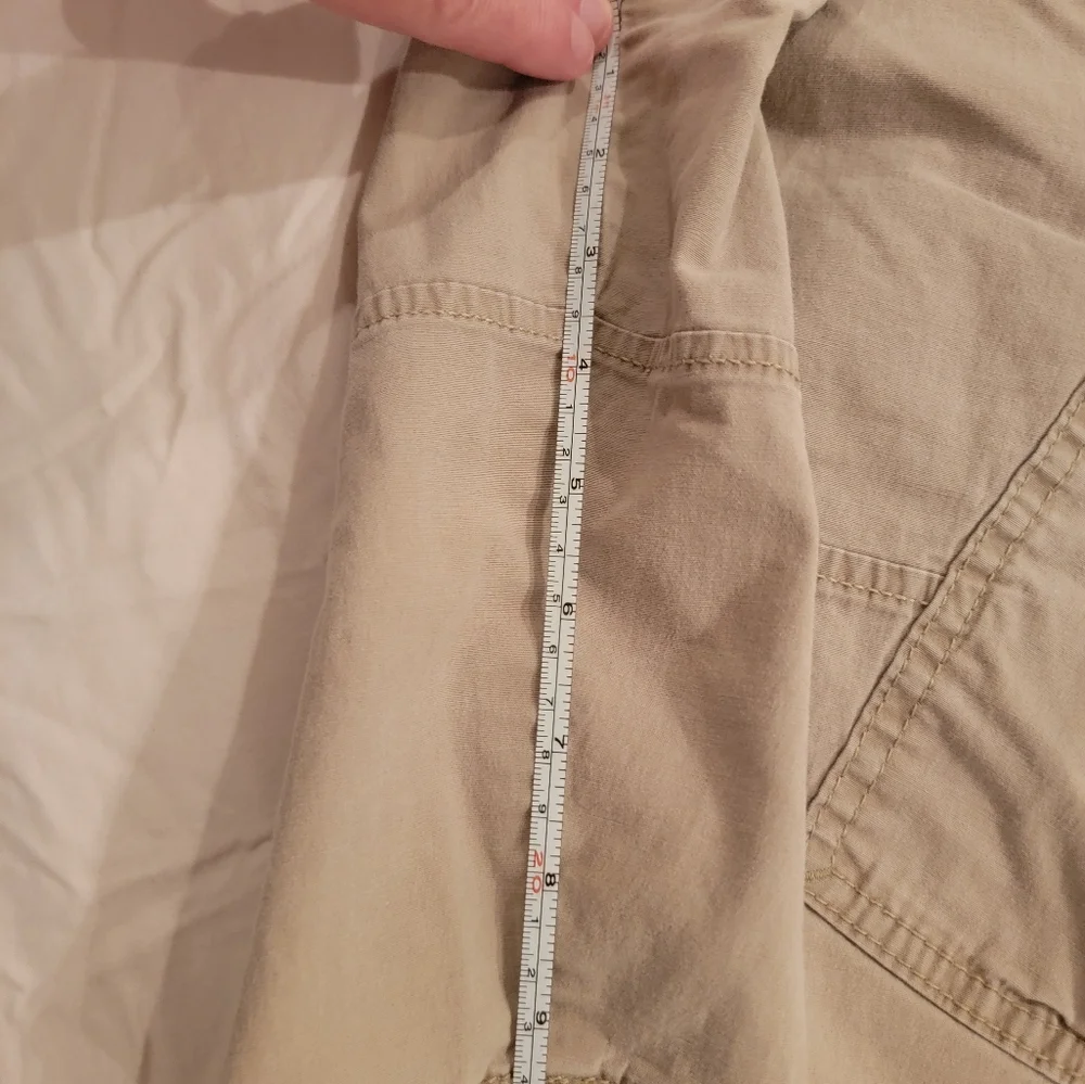 IZOD Saltwater Stretch Men's Tan Cargo Shorts WAIST 34/INSEAM 10.5 - Picture 4 of 4